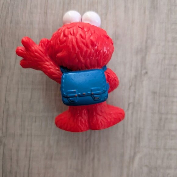 Sesame Street Workshop Elmo Action Figure blue Backpack 2010 Cake Topper - Picture 2 of 4